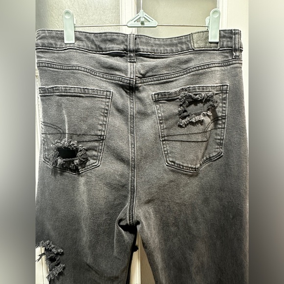 AE Strigid Ripped Mom Jean - Picture 12 of 16